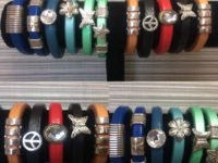 Pulseras de cuero regaliz