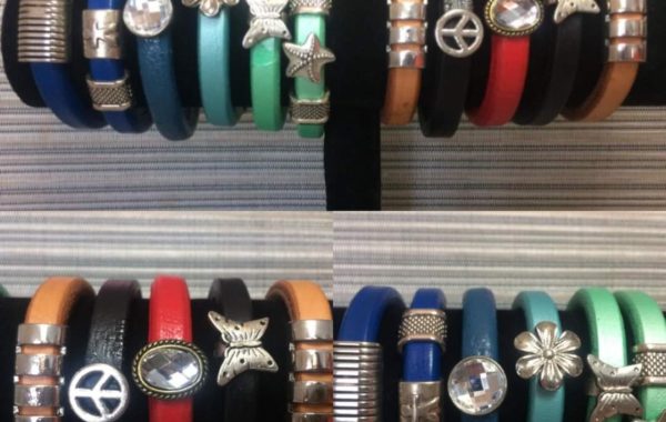 Pulseras de cuero regaliz
