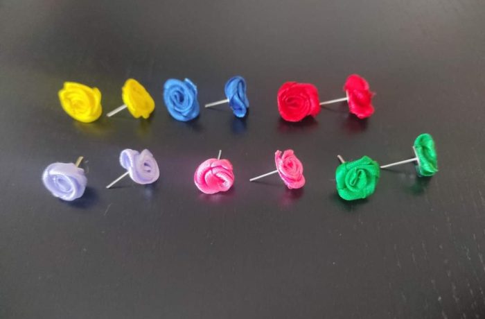 Pendientes de rosa de raso