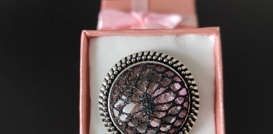 Anillo redondo con encaje de bolillos