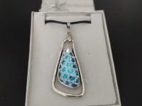 Colgante marquesa con encaje de bolillos