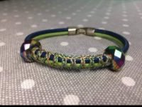 Pulsera de cuero con encaje de bolillos