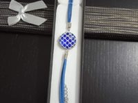 Pulseras de cuero con piedra forrada en encaje de bolillos