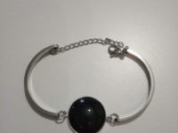 Pulsera articulada con piedra forrada con encaje de bolillos