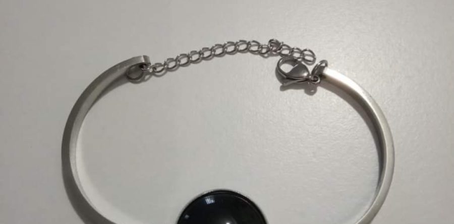 Pulsera articulada con piedra forrada con encaje de bolillos