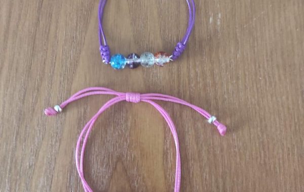 Pulsera con cristales de colores