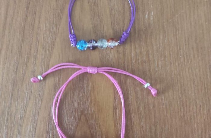 Pulsera con cristales de colores