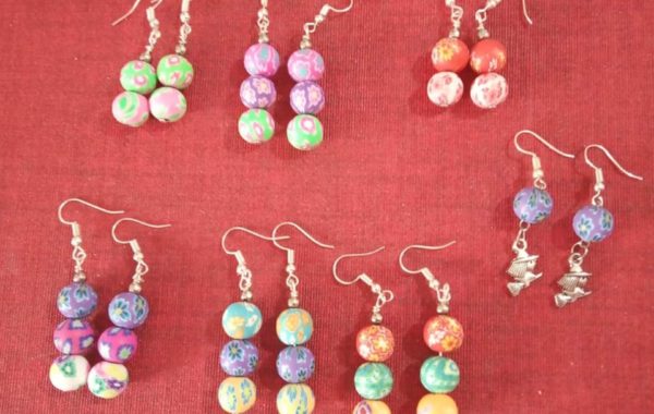 Pendientes personalizados de bolas de fimo fimo