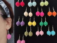 Pendientes de bola de ganchillo